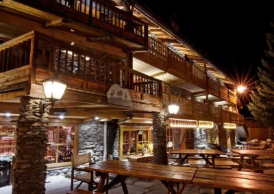 Façade du restaurant l'Armailly à Tignes les Brévières