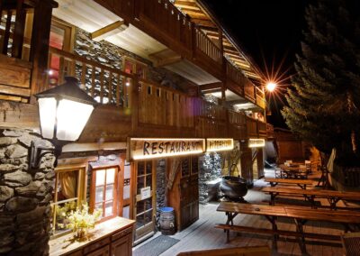 Façade du restaurant l'Armailly à Tignes les Brévières